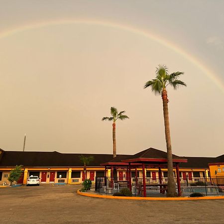 Los Fresnos Inn And Suites Esterno foto