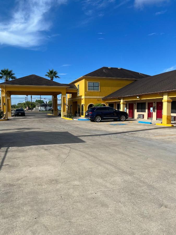 Los Fresnos Inn And Suites Esterno foto