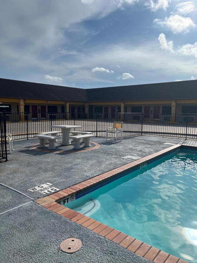 Los Fresnos Inn And Suites Esterno foto