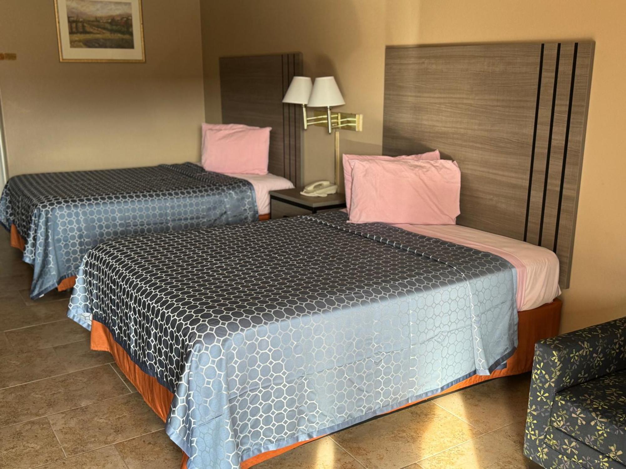 Los Fresnos Inn And Suites Esterno foto