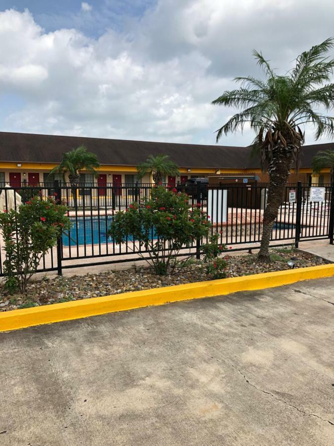 Los Fresnos Inn And Suites Esterno foto